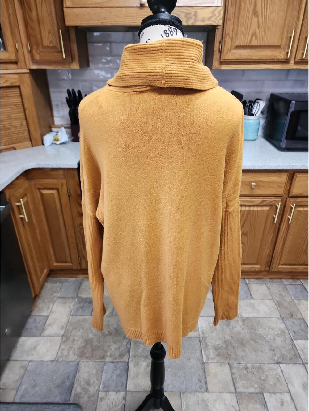 Sweater - Picture 3 of 9